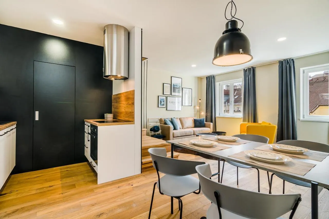 דירות Prague Days - Premium Loft W Terrace - View - Netflix - Ac