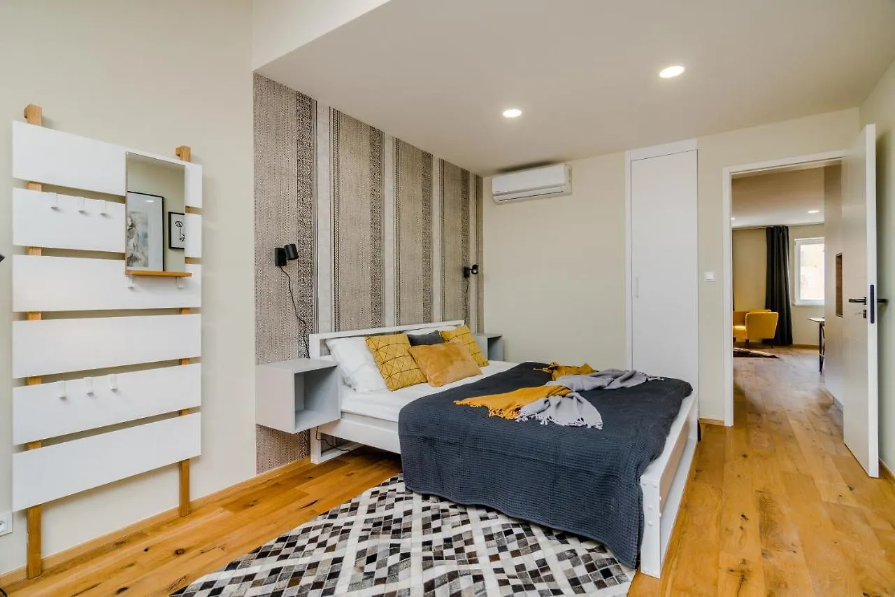 דירות Prague Days - Premium Loft W Terrace - View - Netflix - Ac 0*,  צ'כיה