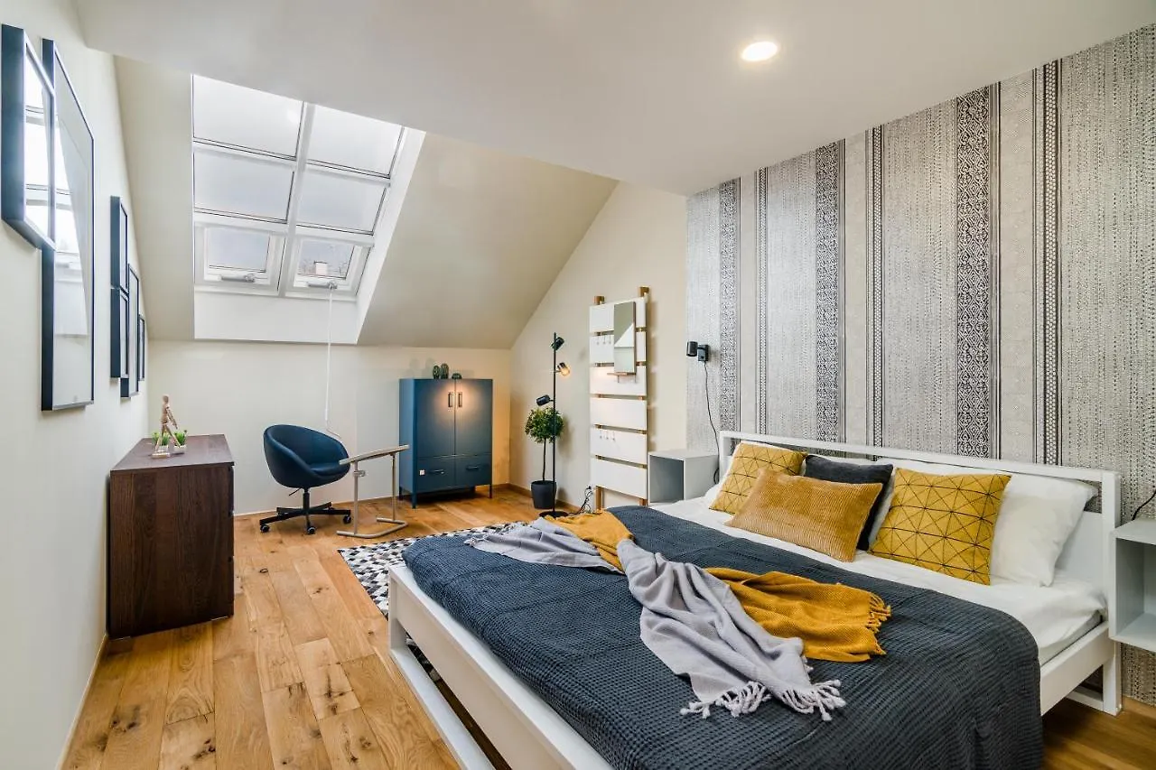 דירות Prague Days - Premium Loft W Terrace - View - Netflix - Ac